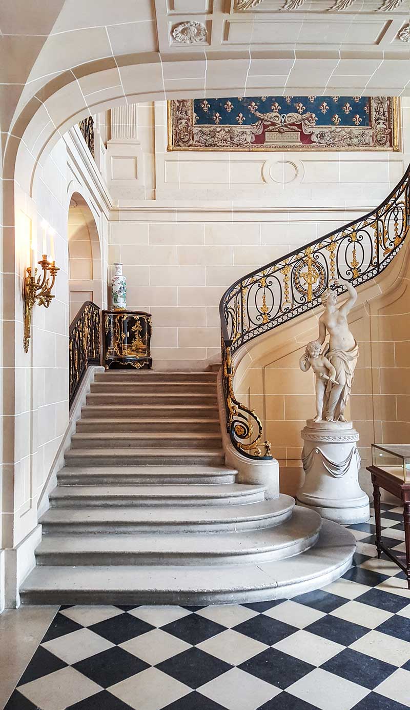 https://dev.circaphiles.com/app/uploads/2020/10/Circaphiles-home-Amy-Barnard-All-rights-reserved_Stairway_Camondo.jpg